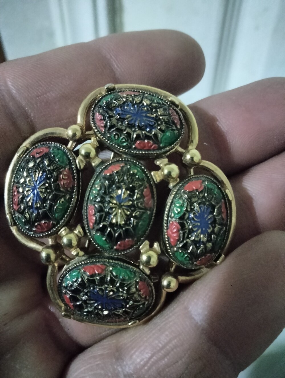Vintage 1960s SARAH COV Light Of The East Gold Tone Black Cabochon Glass Brooch